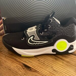 KD Trey men’s basketball shoes size 9.5, worn once